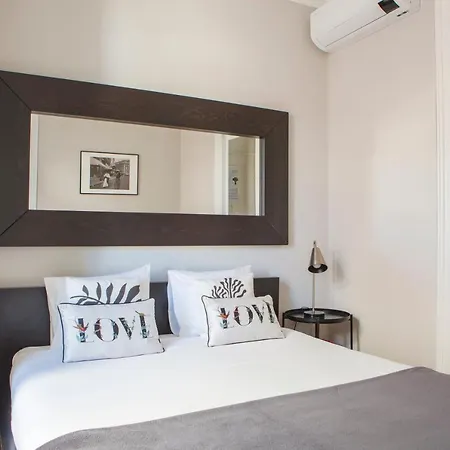 Alfama Graca District Typical & Bright , 3 Bedroom With Ac 1st Floor Лиссабон