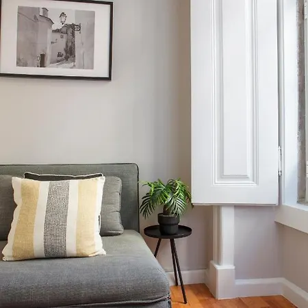 Alfama Graca District Typical & Bright , 3 Bedroom With Ac 1st Floor Апартаменты Лиссабон
