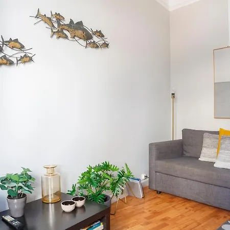 Alfama Graca District Typical & Bright , 3 Bedroom With Ac 1st Floor Apartment