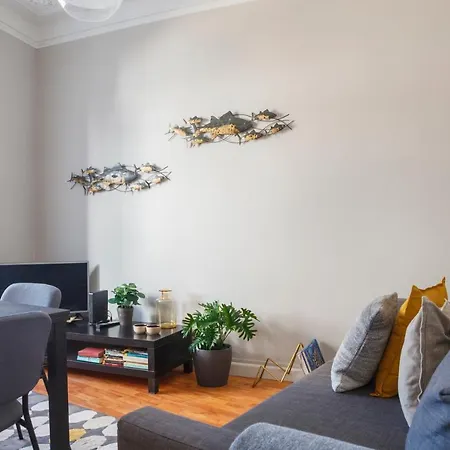 Alfama Graca District Typical & Bright , 3 Bedroom With Ac 1st Floor Apartment