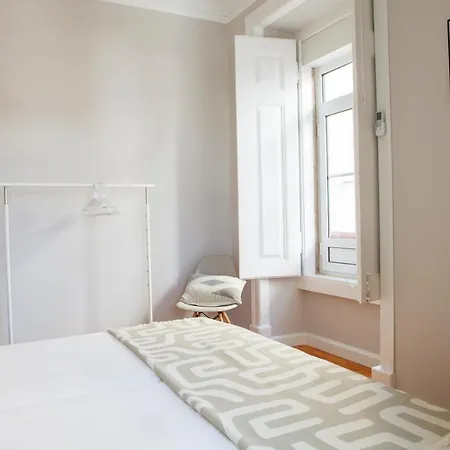 Apartment Alfama Graca District Typical & Bright , 3 Bedroom With Ac 1st Floor