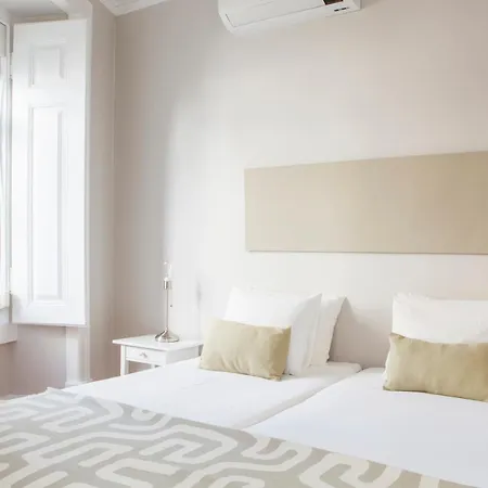 Apartment Alfama Graca District Typical & Bright , 3 Bedroom With Ac 1st Floor Lisbon