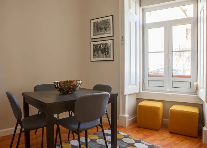 Alfama Graca District Typical & Bright , 3 Bedroom With Ac 1st Floor Апартаменты Лиссабон