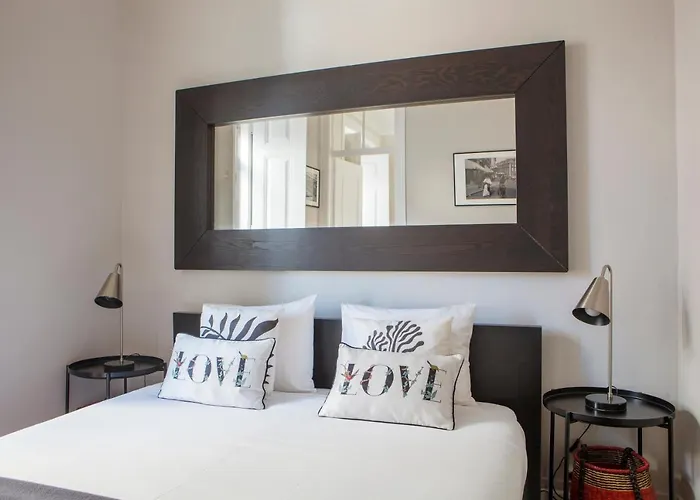 Апартаменты Alfama Graca District Typical & Bright , 3 Bedroom With Ac 1st Floor