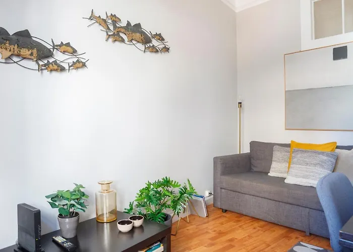 Alfama Graca District Typical & Bright , 3 Bedroom With Ac 1st Floor דירה