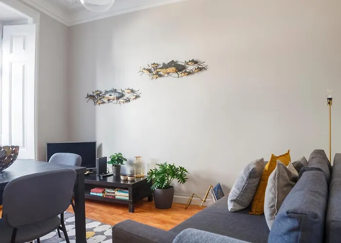Alfama Graca District Typical & Bright , 3 Bedroom With Ac 1st Floor דירה
