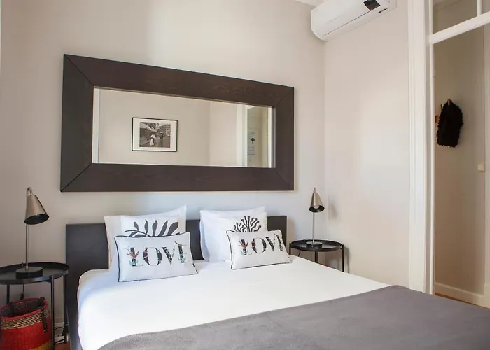 Alfama Graca District Typical & Bright , 3 Bedroom With Ac 1st Floor ליסבון
