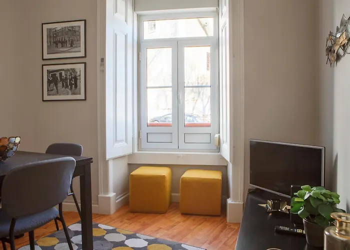 דירה Alfama Graca District Typical & Bright , 3 Bedroom With Ac 1st Floor ליסבון