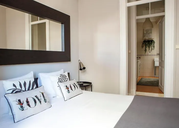 Alfama Graca District Typical & Bright , 3 Bedroom With Ac 1st Floor דירה *