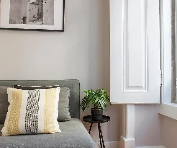 Alfama Graca District Typical & Bright , 3 Bedroom With Ac 1st Floor דירה ליסבון