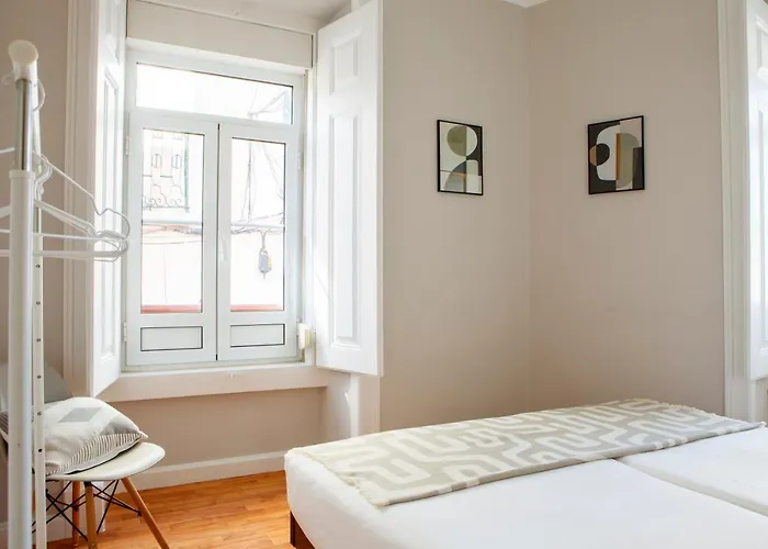 Alfama Graca District Typical & Bright , 3 Bedroom With Ac 1st Floor * ליסבון