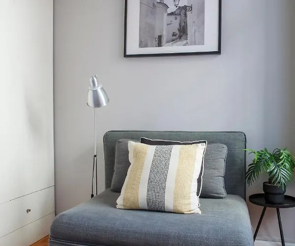 Alfama Graca District Typical & Bright , 3 Bedroom With Ac 1st Floor דירה *