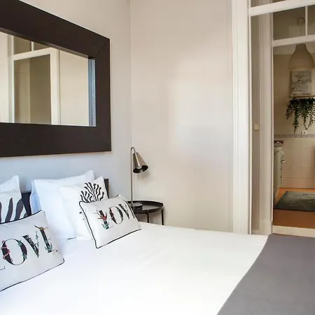 Alfama Graca District Typical & Bright , 3 Bedroom With Ac 1st Floor Apartman *